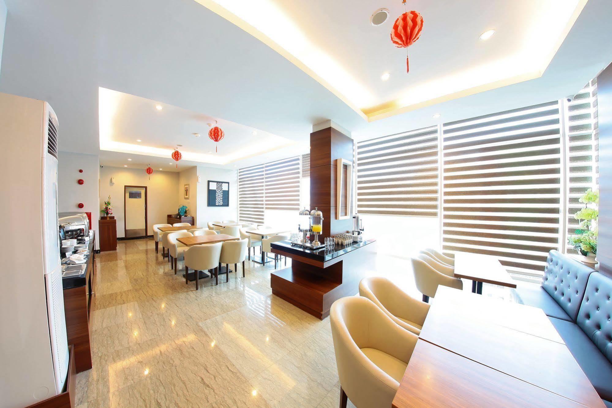 The One Hotel Makassar Exterior photo