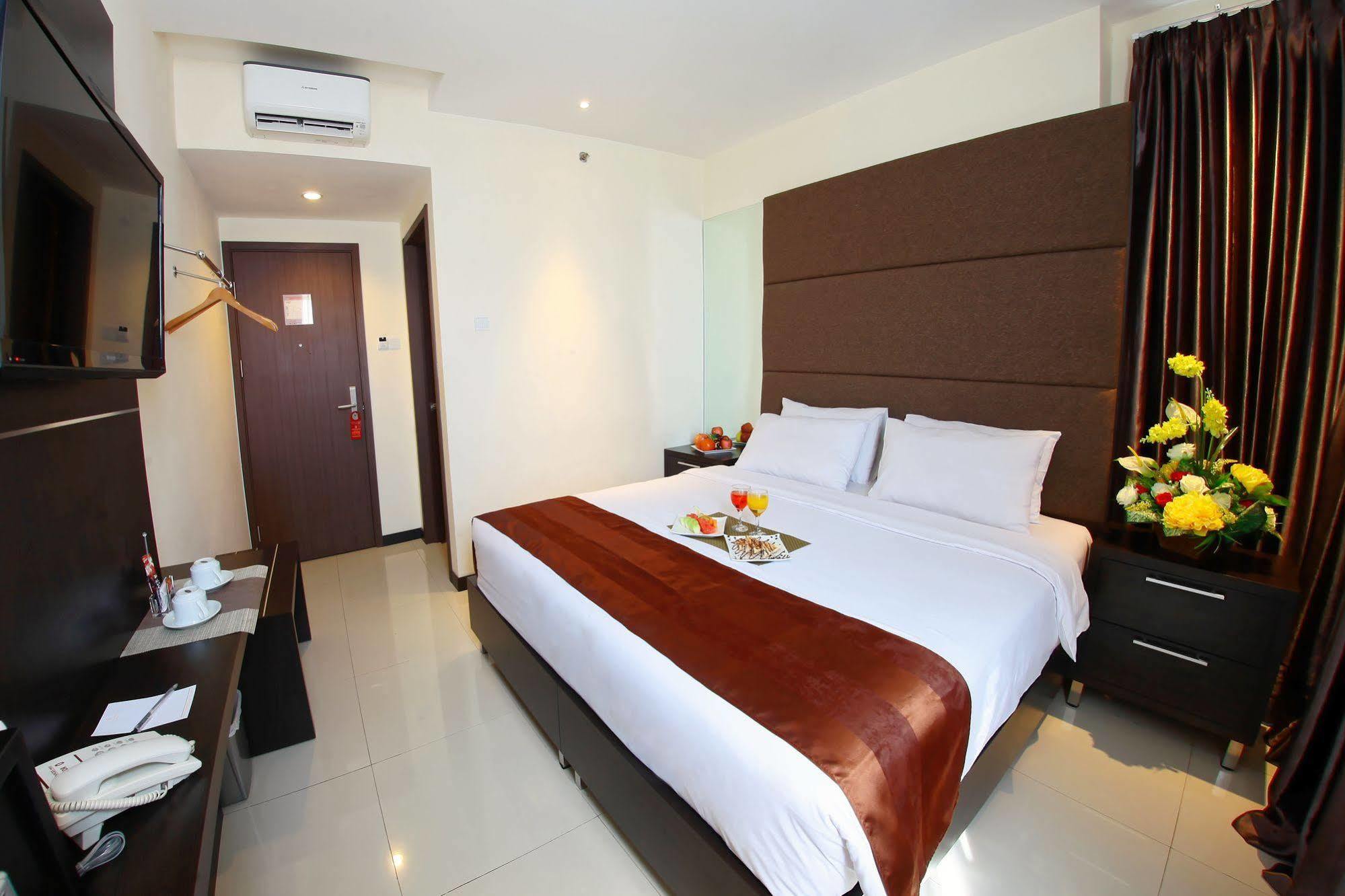 The One Hotel Makassar Exterior photo