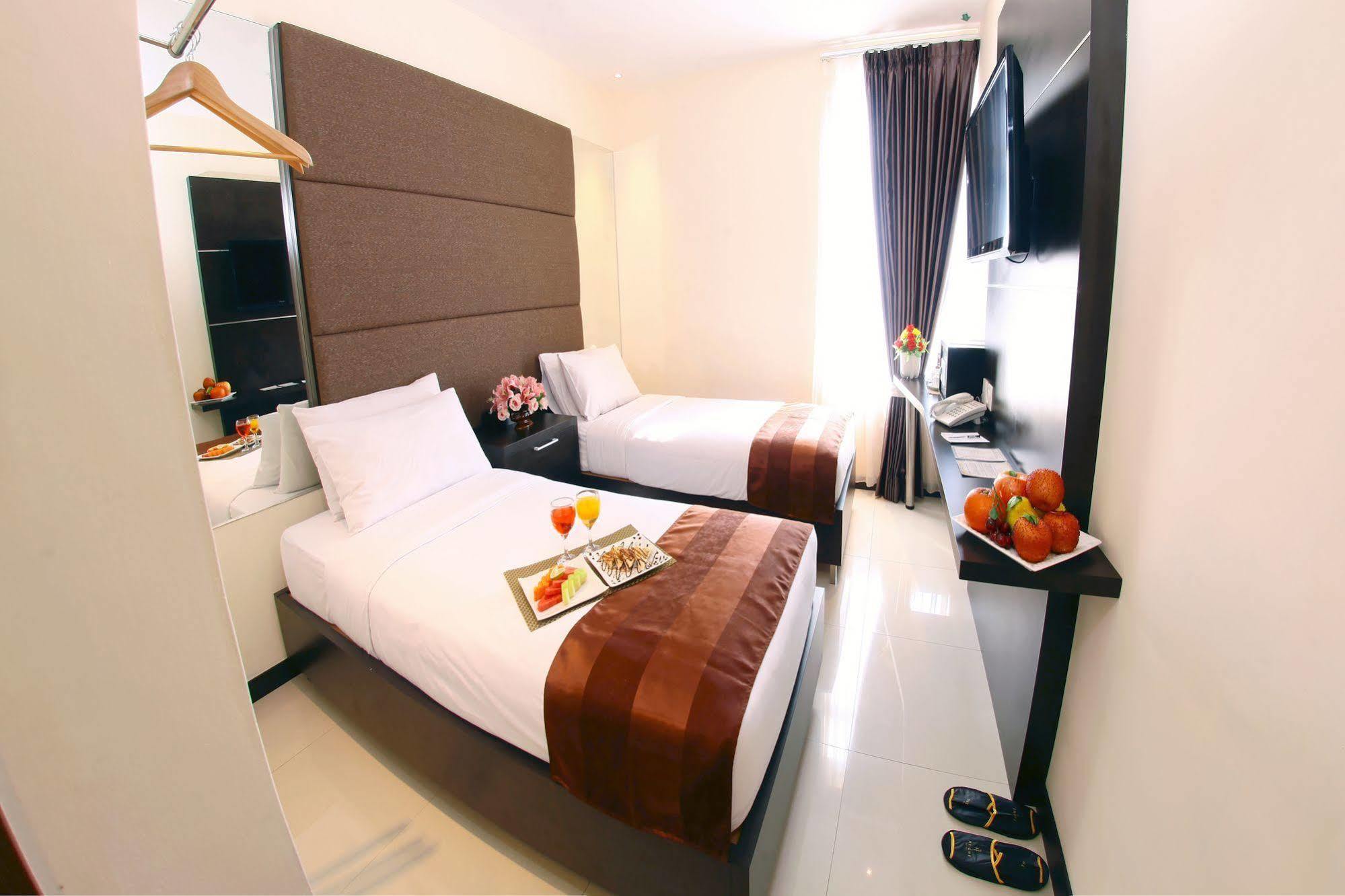 The One Hotel Makassar Exterior photo